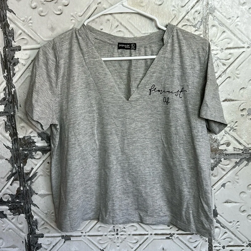 Feminist AF vneck crop - Picture 2 of 5